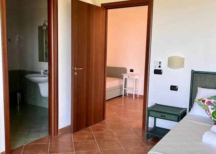 In Angisi Pensión 4*
